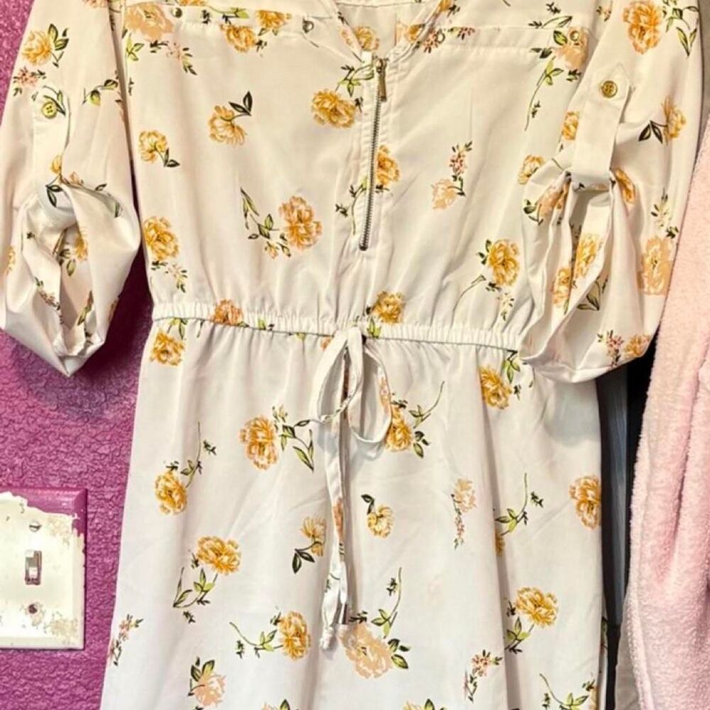 The-unbranded-brand Women's White and Pink Dress